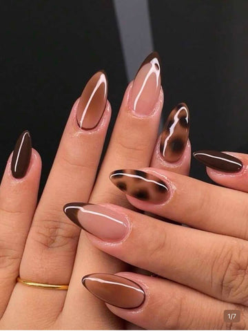 ALMOND-SHAPED TORTOISESHELL AND MIXED BROWN MANICURE NAILS